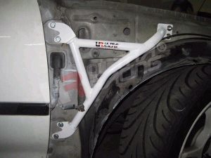 Ultra Racing 3-Point Fender Brace (Civic 91-96/Del Sol)