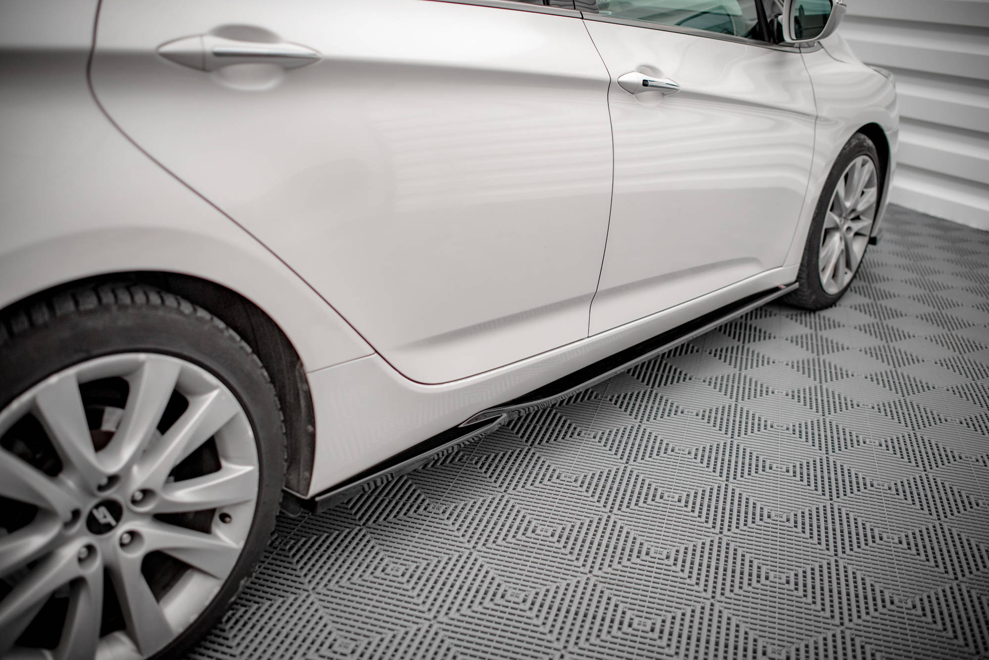 Maxton Design Hyundai i40 Side Skirt Extensions - Gloss (Mk1 2011-2014) 1 Maxton Design Hyundai i40 Side Skirt Extensions - Gloss (Mk1 2011-2014)