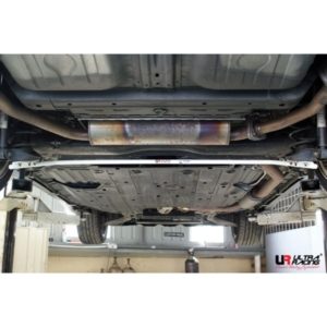 Ultra Racing Rear Swaybar 18mm (Civic 07-11 3dr Type R) 6 Ultra Racing FN2 rear sway bar in white seen from underneath a Honda Civic