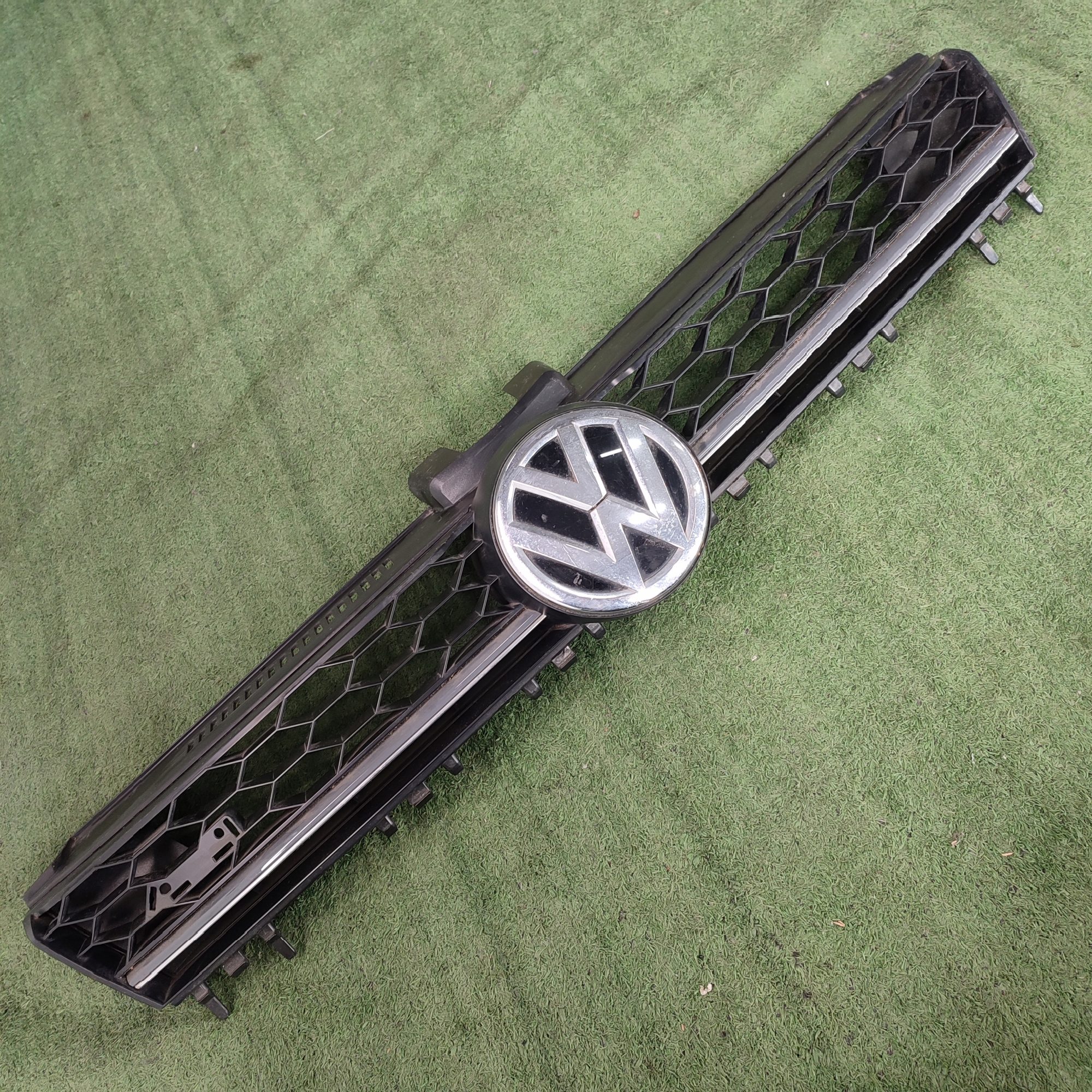 VW Golf 7 GTi Front Bumper (2012-2017) 5 GRILL ATRAPA VW GOLF VII 7 GTD 5G0853651AJ