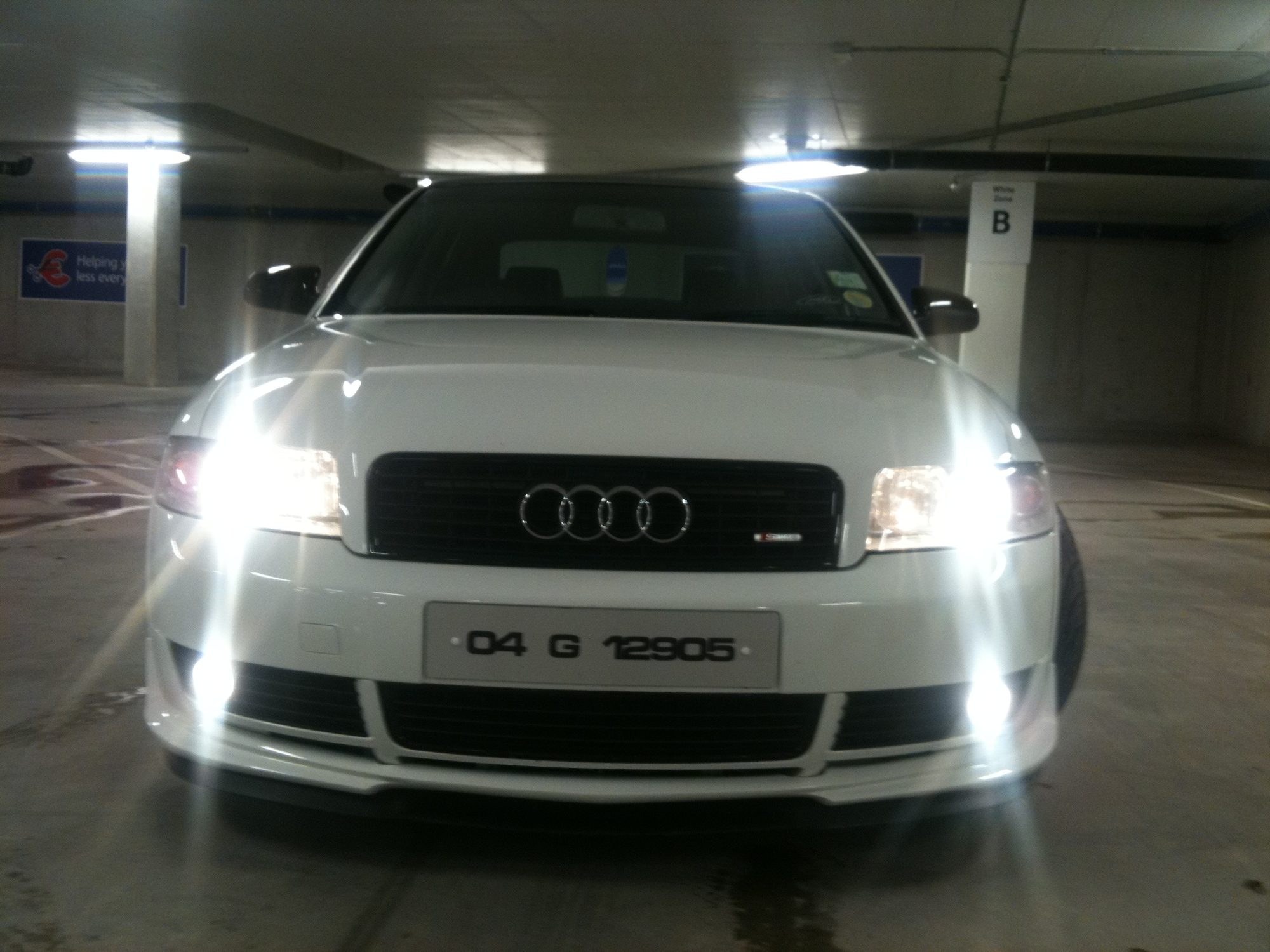 HID/Xenon Kits - Bulb Adapters/Clips 4 audi a4 b6 con 2 1