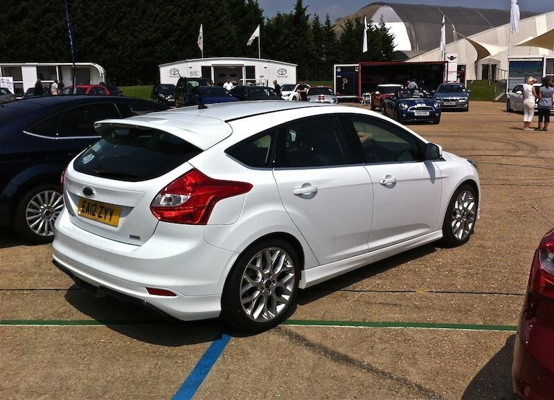 Ford Focus Mk3 Bodykit - Zetec Style (2011-2014) 7 st side skirts 130