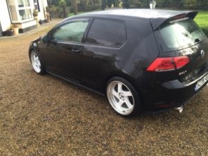 VW Golf 7 GTi Side Skirts