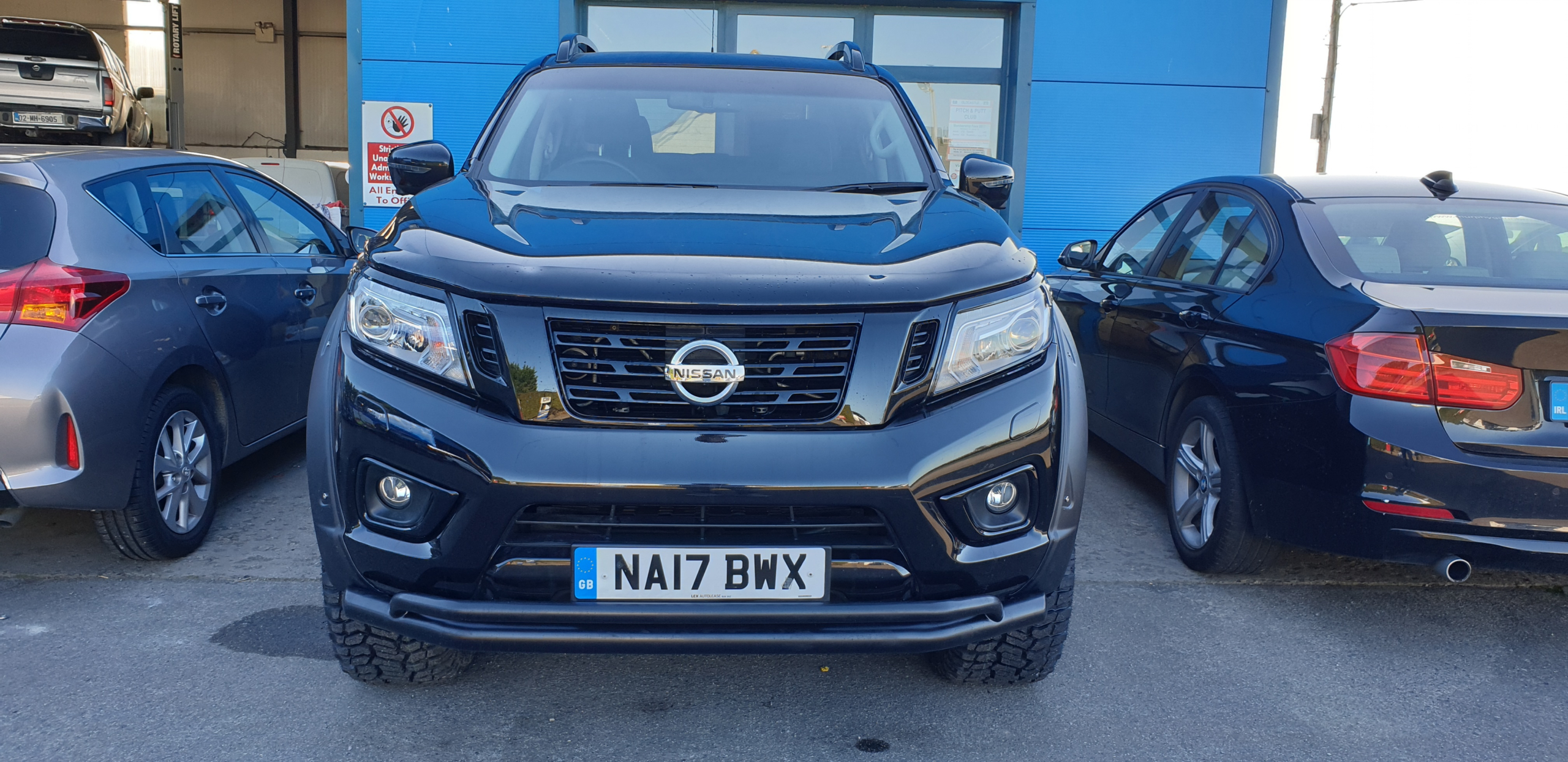 Nissan Navara N300 15+ Grill Surround 1 20190920 172143 1 scaled
