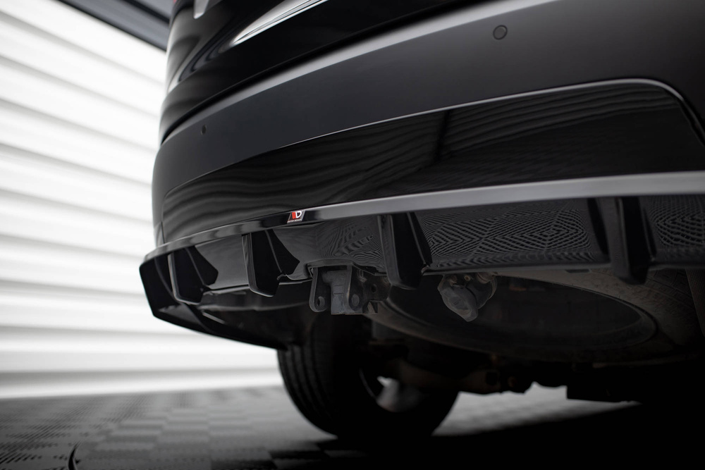 Maxton Design Land Rover Discovery HSE Rear Lip - Gloss (Mk5 2017+) 9 Maxton Design Land Rover Discovery HSE Rear Lip - Gloss (Mk5 2017+) - Image 9