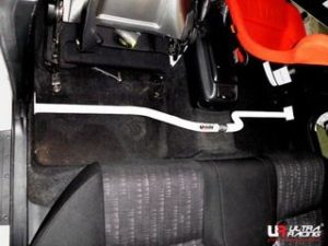 LEXUS IS200/ALTEZZA ULTRA RACING 2-POINT ROOM BAR 4 LEXUS IS200/ALTEZZA ULTRA RACING 2-POINT ROOM BAR