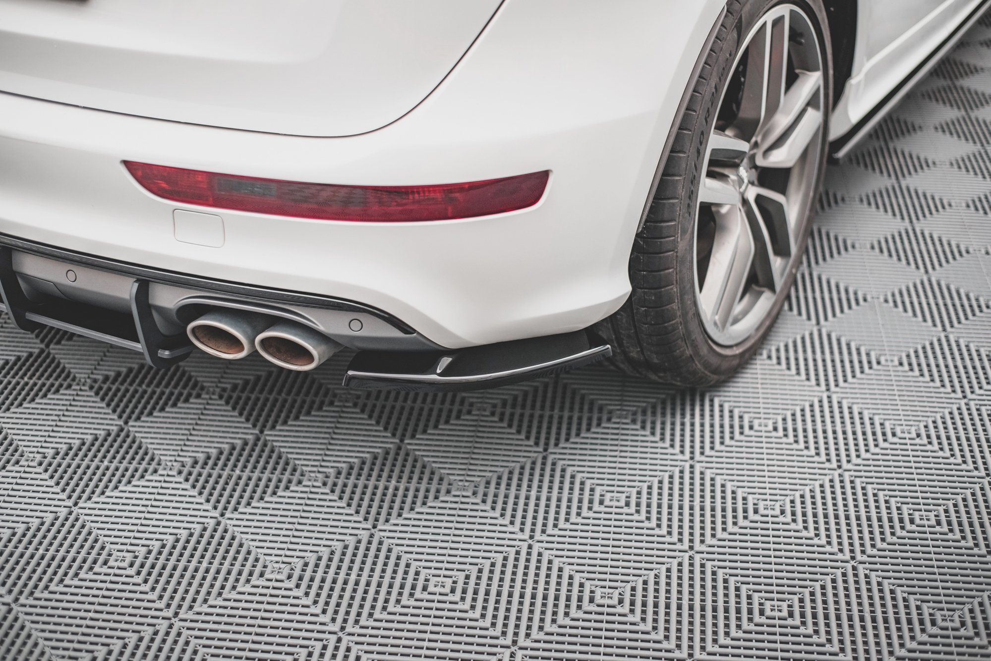 Maxton Design Audi Q5 S-Line Mk1 12-17 Rear Spats - Gloss (2012-2017) 1 Maxton Design Audi Q5 S-Line Mk1 12-17 Rear Spats - Gloss