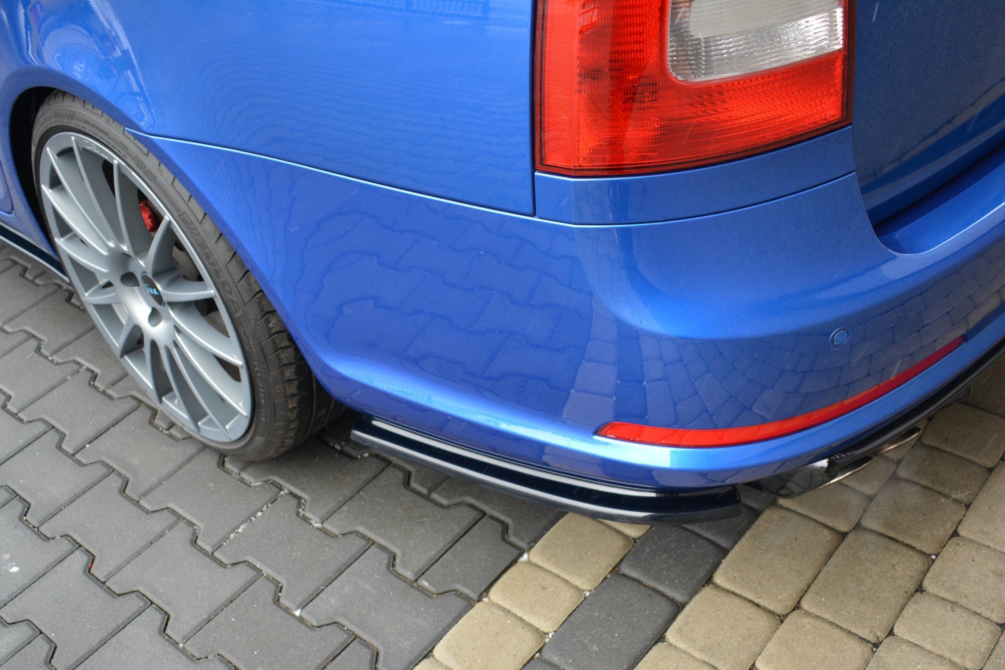 Skoda Octavia Mk2 VRS Maxton Design Rear Spats - Gloss 1 Skoda Octavia Mk2 VRS Maxton Design Rear Spats - Gloss