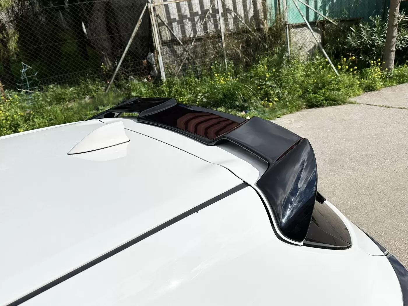 Toyota Corolla Mk12 18+Roof Spoiler 3 A 511 4 1400x1050