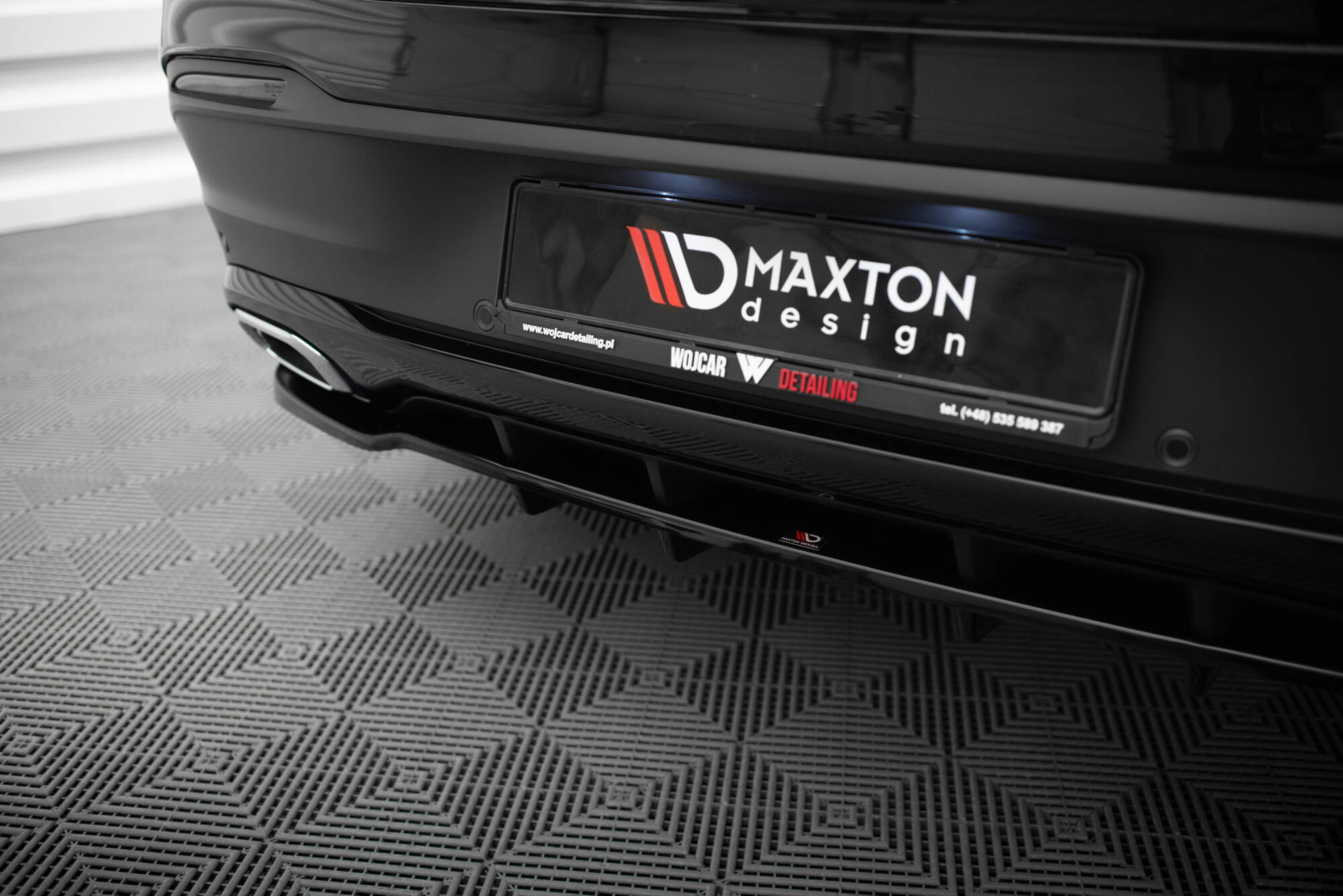 Maxton Design Mercedes GLE C167 Rear Splitter - Gloss 3 eng pl Central Rear Splitter with vertical bars Mercedes Benz GLE Coupe AMG Line C167 16317 2