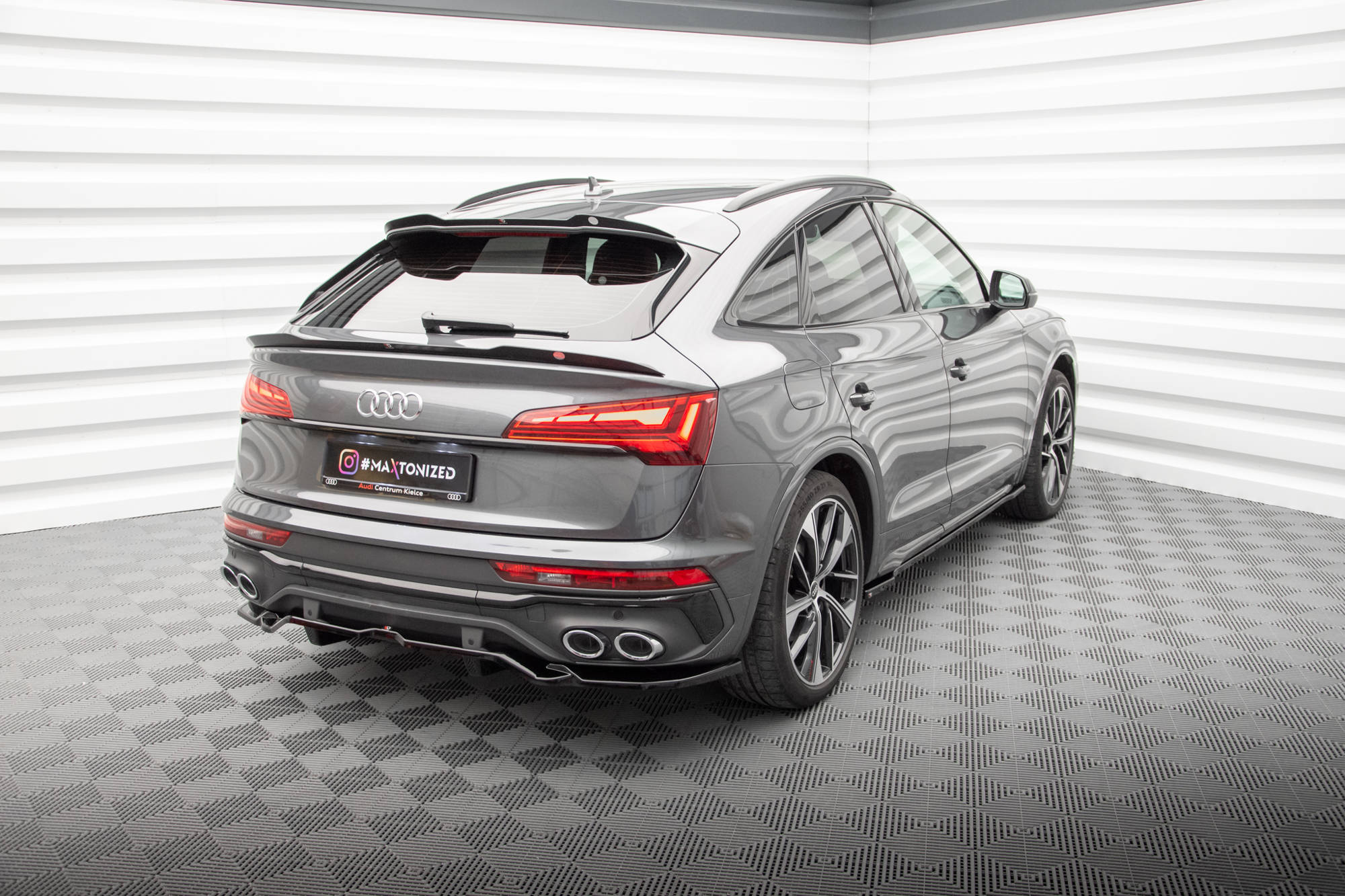 Maxton Design Audi Q5 Sportback 20+ Rear Lip - Gloss (2020+) 3 eng pl Central Rear Splitter with vertical bars Audi SQ5 Sportback Mk2 Facelift 18469 2