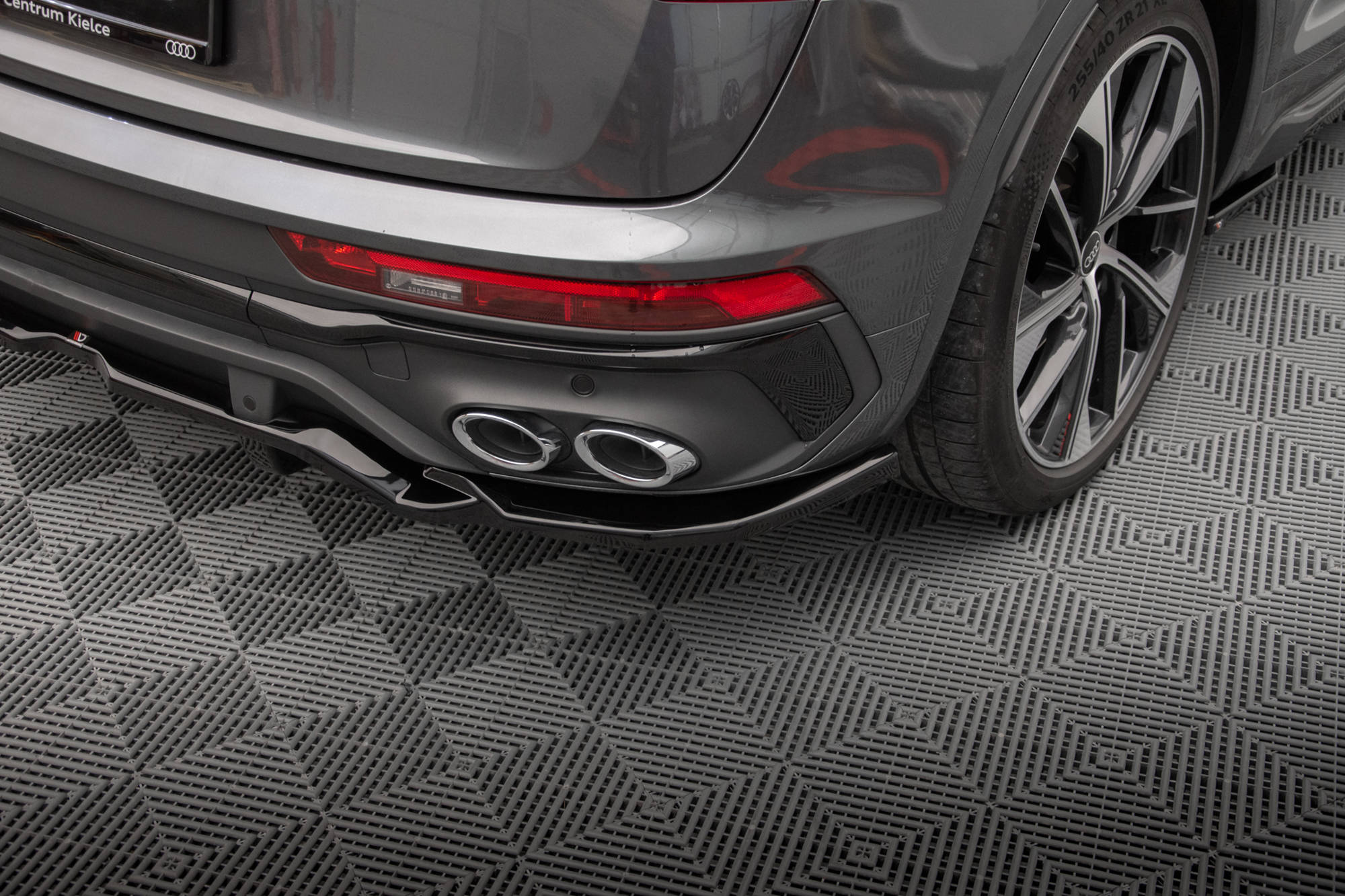 Maxton Design Audi Q5 Sportback 20+ Rear Lip - Gloss (2020+) 2 eng pl Central Rear Splitter with vertical bars Audi SQ5 Sportback Mk2 Facelift 18469 3