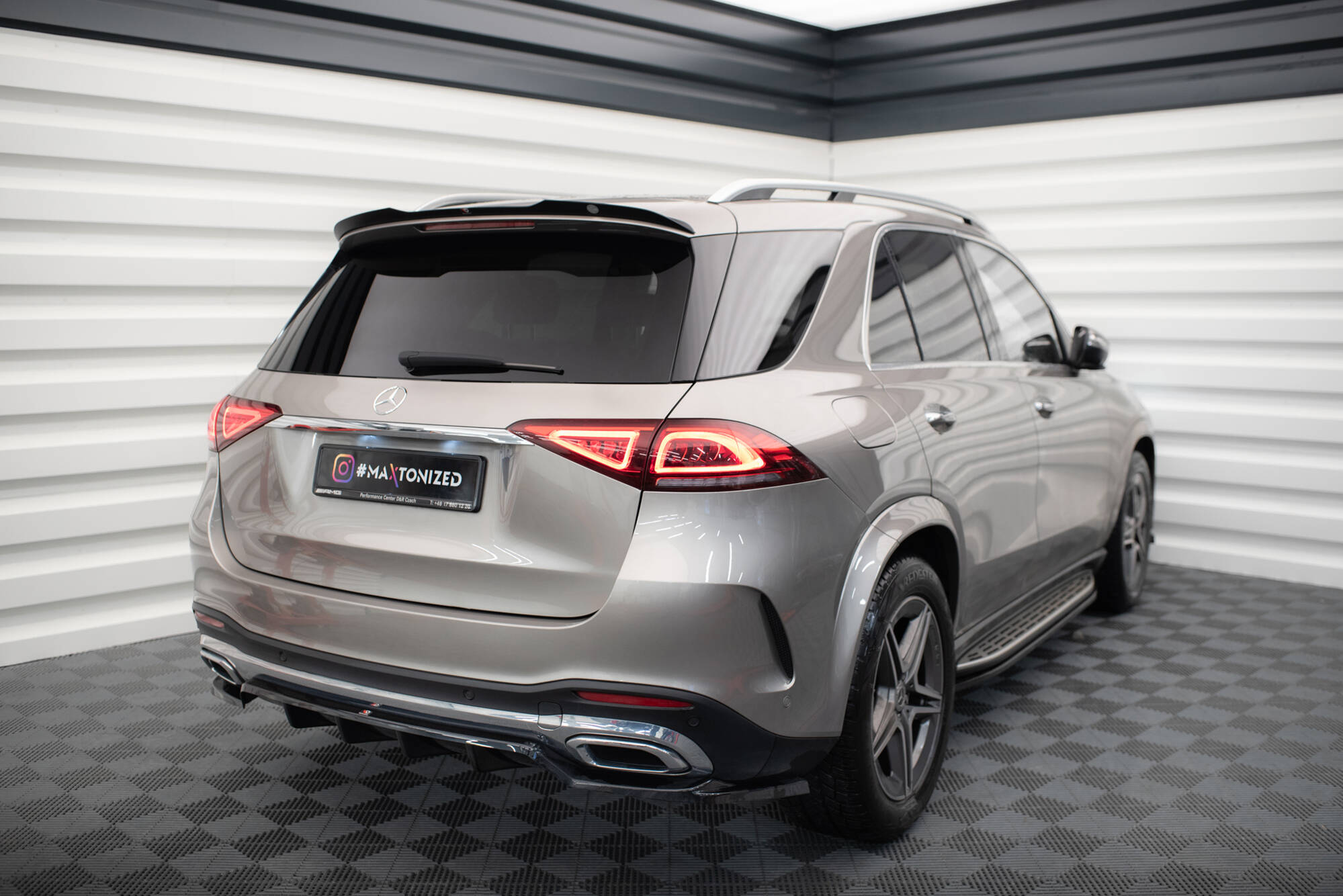 Maxton Design Mercedes GLE SUV AMG-Line W167 Rear Lip - Gloss 2 eng pl Central Rear Splitter with vertical bars Mercedes Benz GLE SUV AMG Line W167 19160 5 (1)