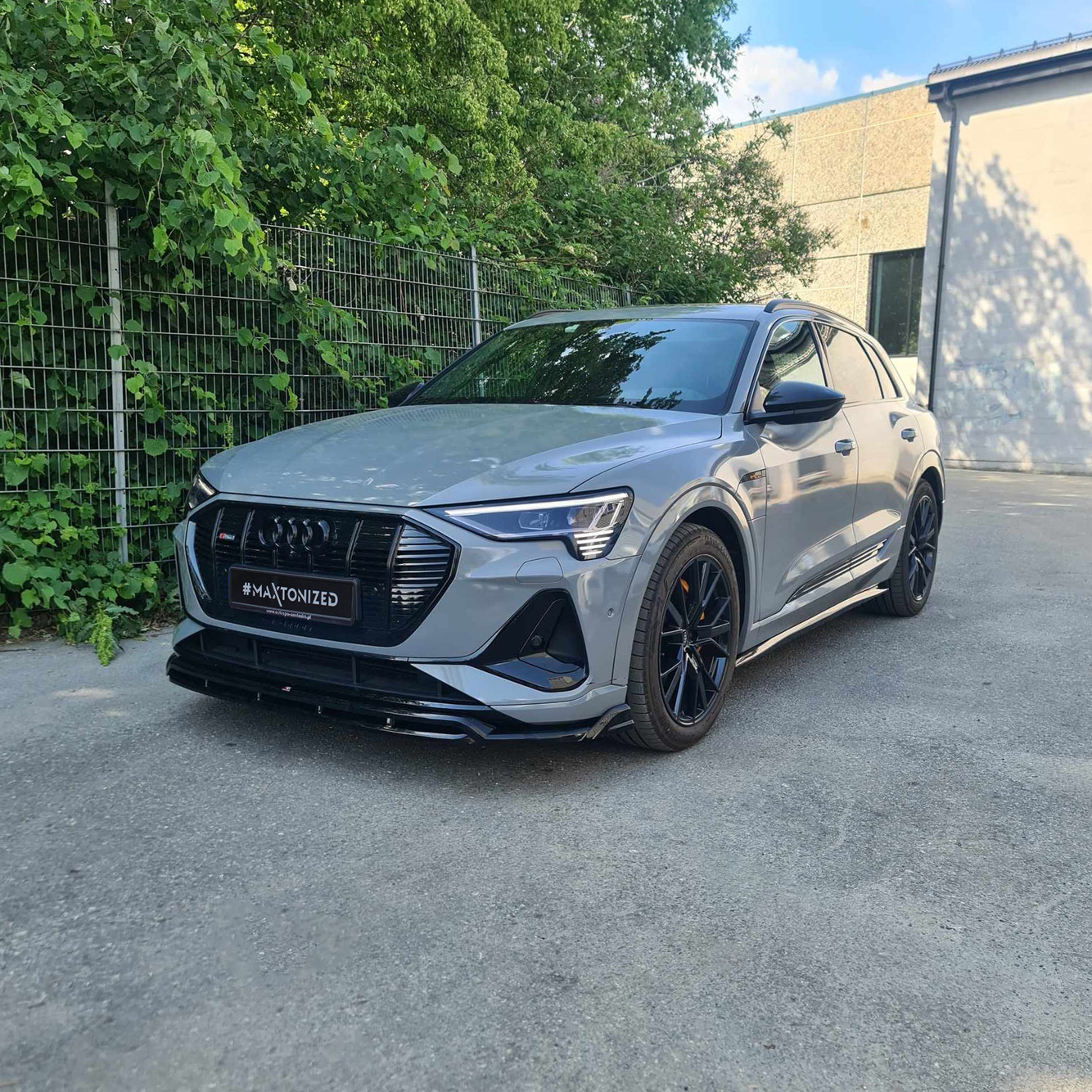 Maxton Design Audi E-Tron Front Lip v1 - Gloss (2018-2022) 3 eng pl Front Splitter Audi e Tron S Line 20794 1