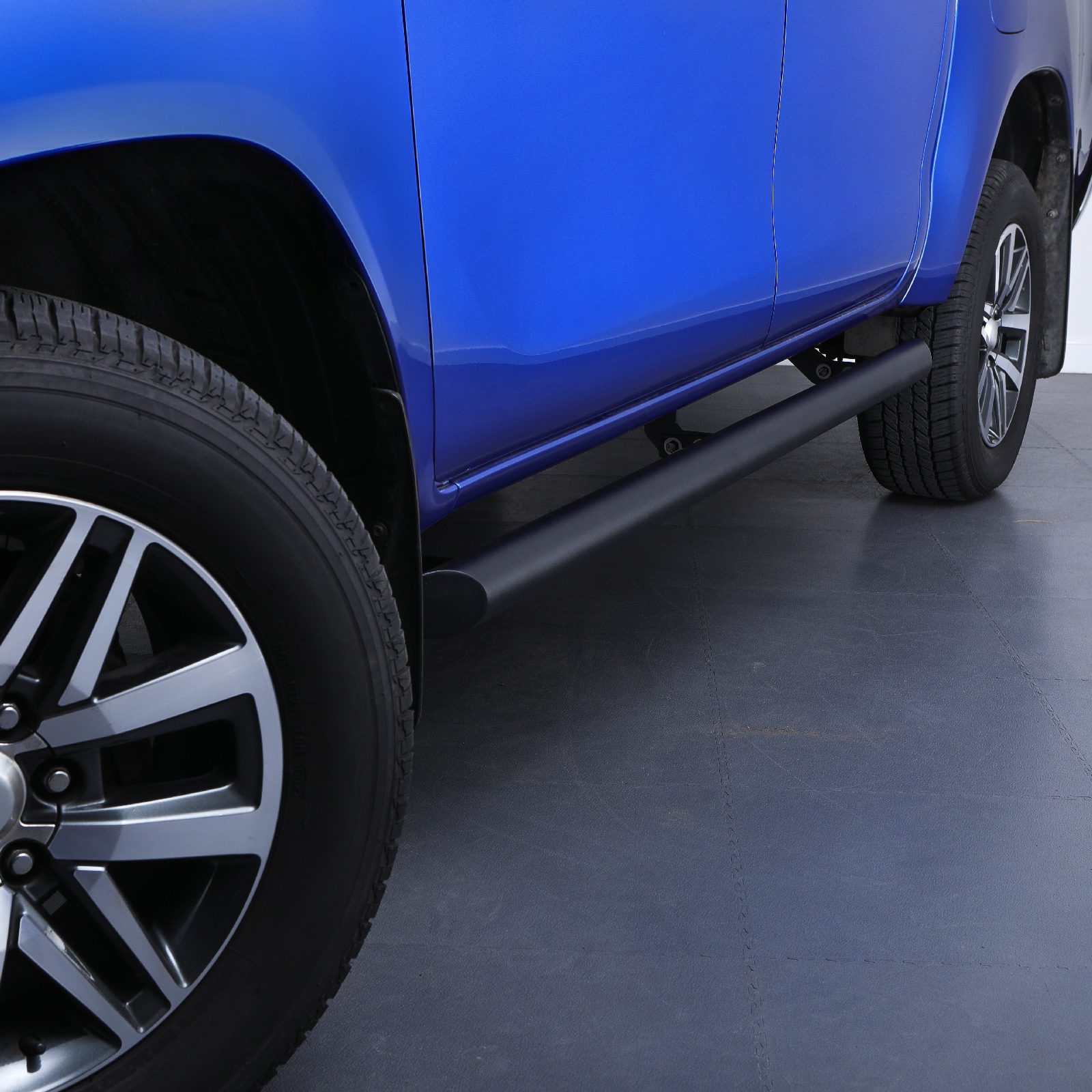Toyota Hilux Side Bars - Matte Black (Mk8/Mk9 2015-2025) 2 Toyota Hilux Side Bars - Matte Black (Mk8/Mk9 2015-2025) - Image 2