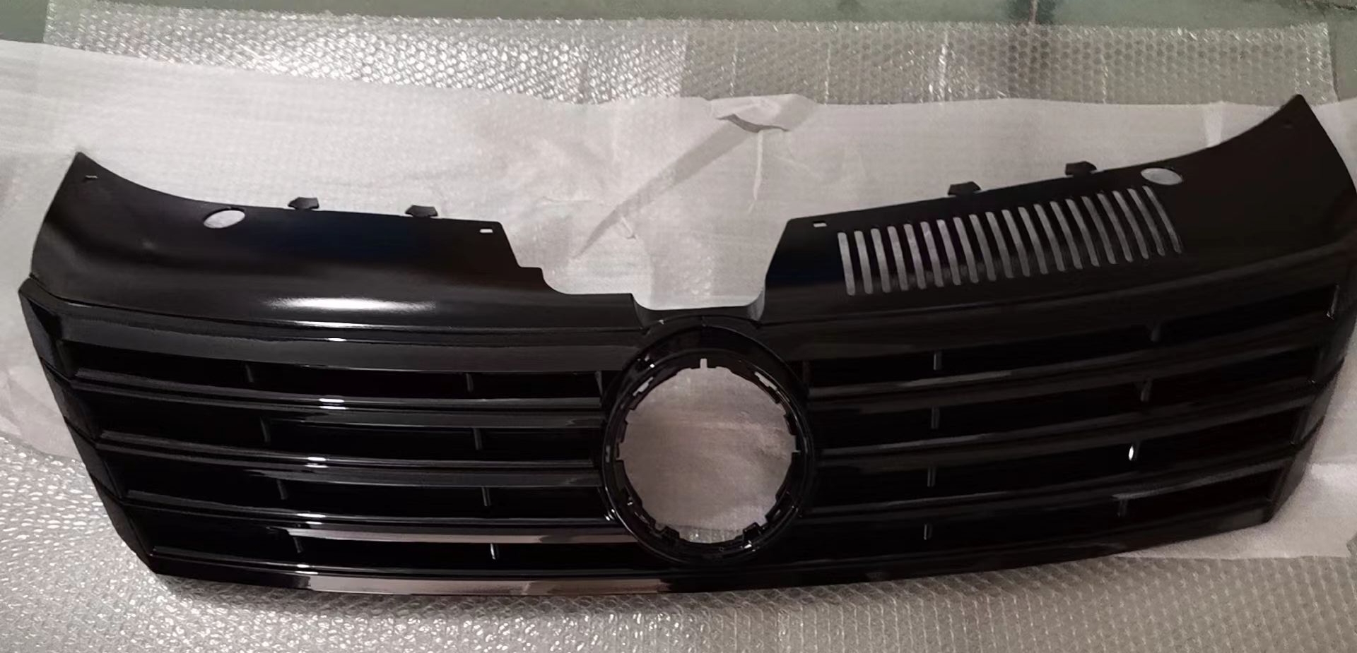 VW Passat CC Grill - Gloss Black (2013-2017) 2 VW Passat CC Grill - Gloss Black (2013-2017)