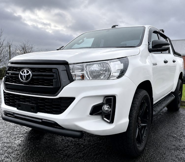 Toyota Hilux Nudge Bar - Mk9 Invincible X (2019-2026) 1 Toyota Hilux Nudge Bar - Mk9 Invincible X (2019-2026)