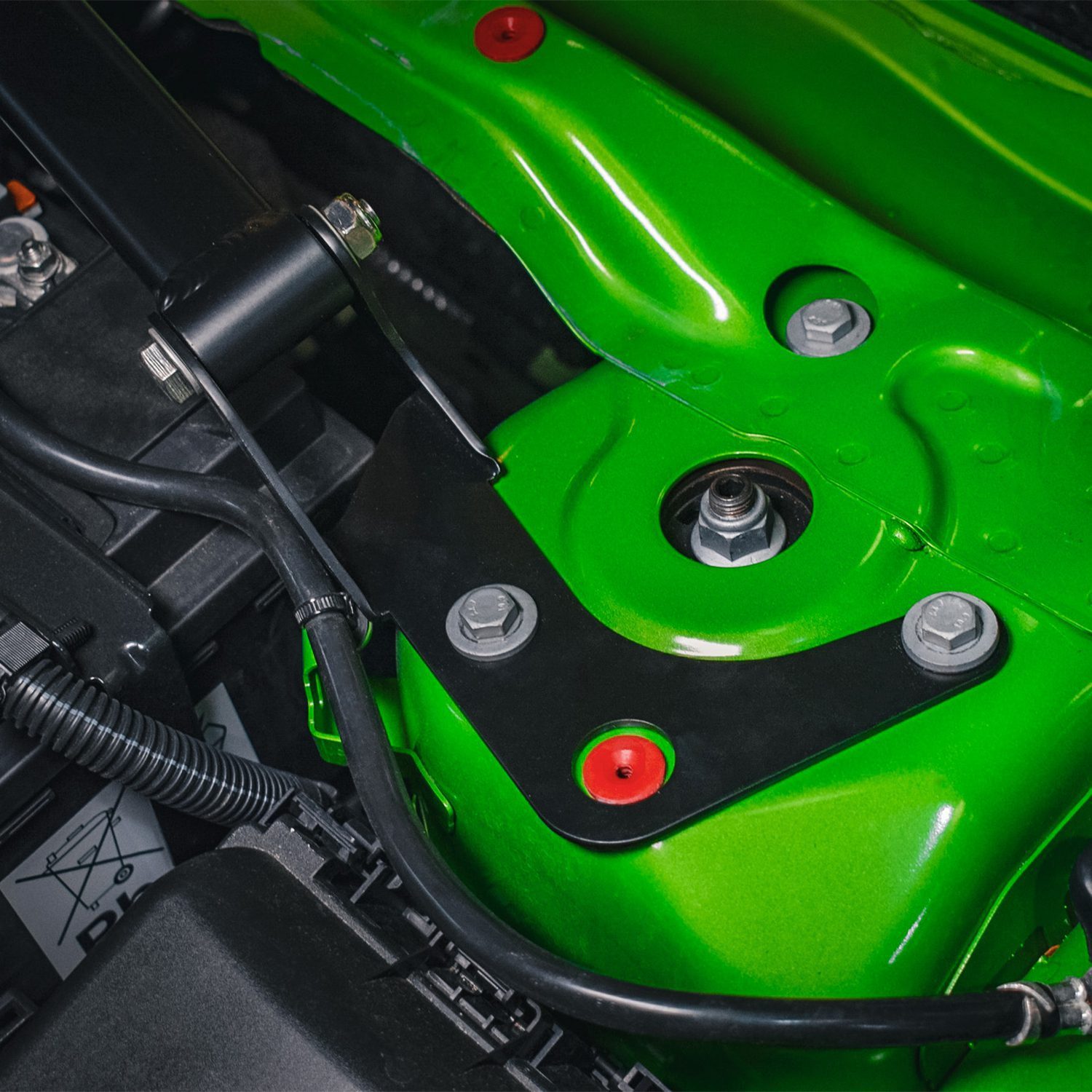 Direnza - Ford Focus MK4 ST 2.3 Ecoboost 2018-2025 Front Upper Strut Brace 5 Direnza - Ford Focus MK4 ST 2.3 Ecoboost 2018-2025 Front Upper Strut Brace - Image 5