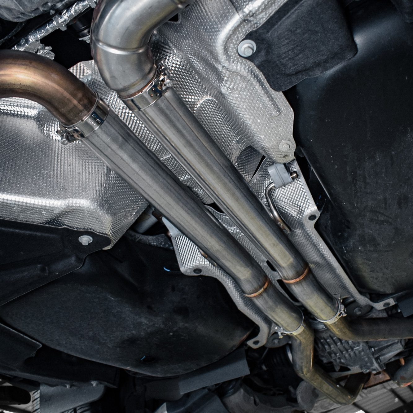Gravity - Exhaust Resonator Delete Pipe - Land Rover Defender 90 110 5.0 V8 L663 2020+ 1 Gravity - Exhaust Resonator Delete Pipe - Land Rover Defender 90 110 5.0 V8 L663 2020+