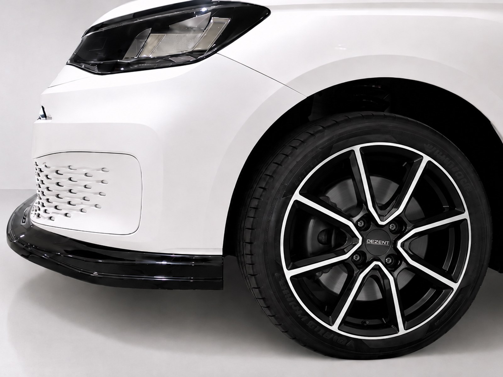 VW Caddy (2021-on) Front Lip Gloss Black 3 VW Caddy (2021-on) Front Lip Gloss Black - Image 3