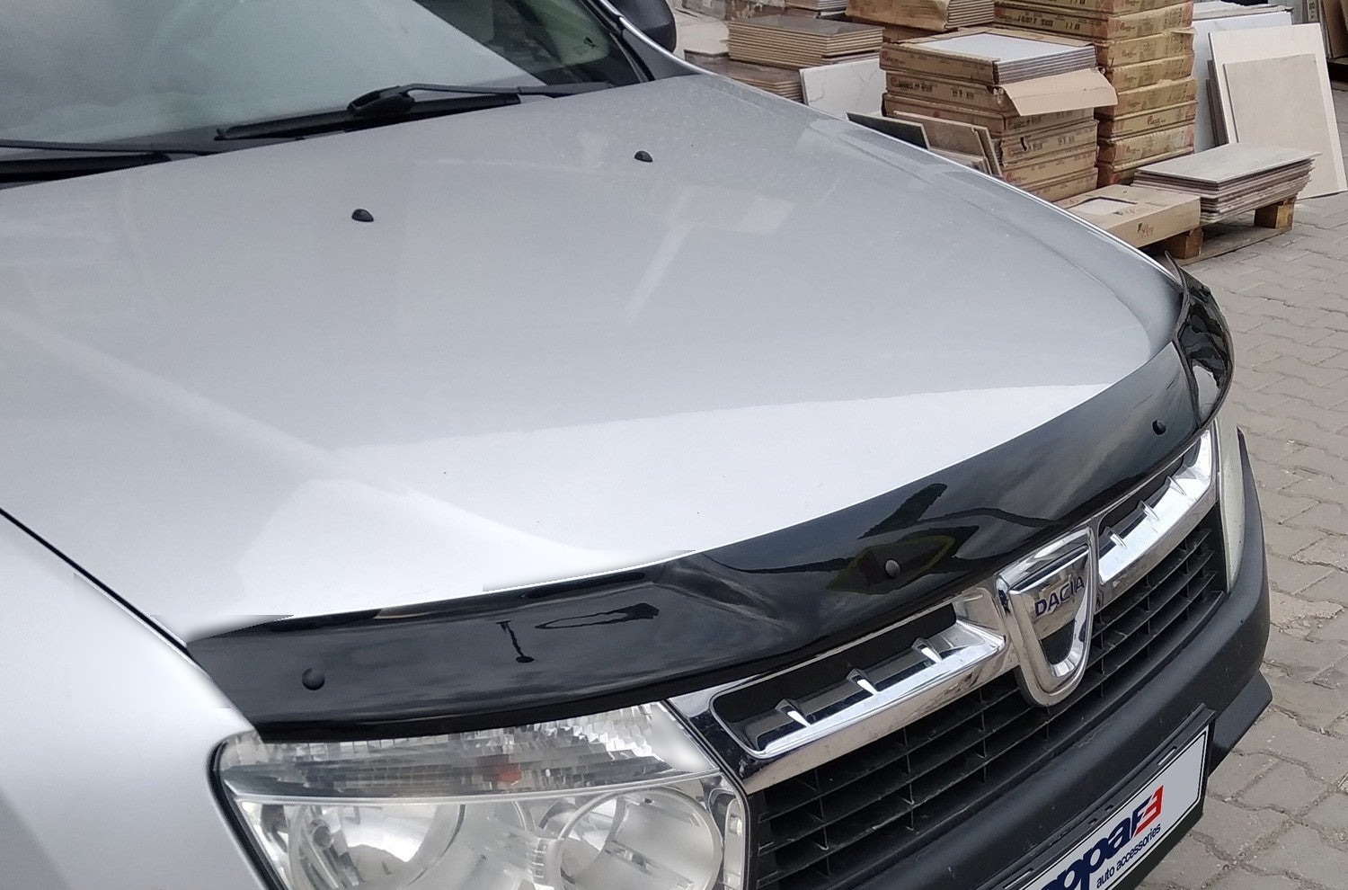 Dacia Duster Bonnet Protector (2010-2018) 7 Dacia Duster first-generation Duster 2010-2018 bonnet protector