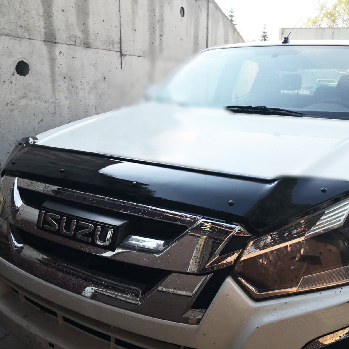 Isuzu D-Max Bonnet Protector (2017-2021) 6 Isuzu D-Max (second generation facelift) 2017-2021 bonnet protector