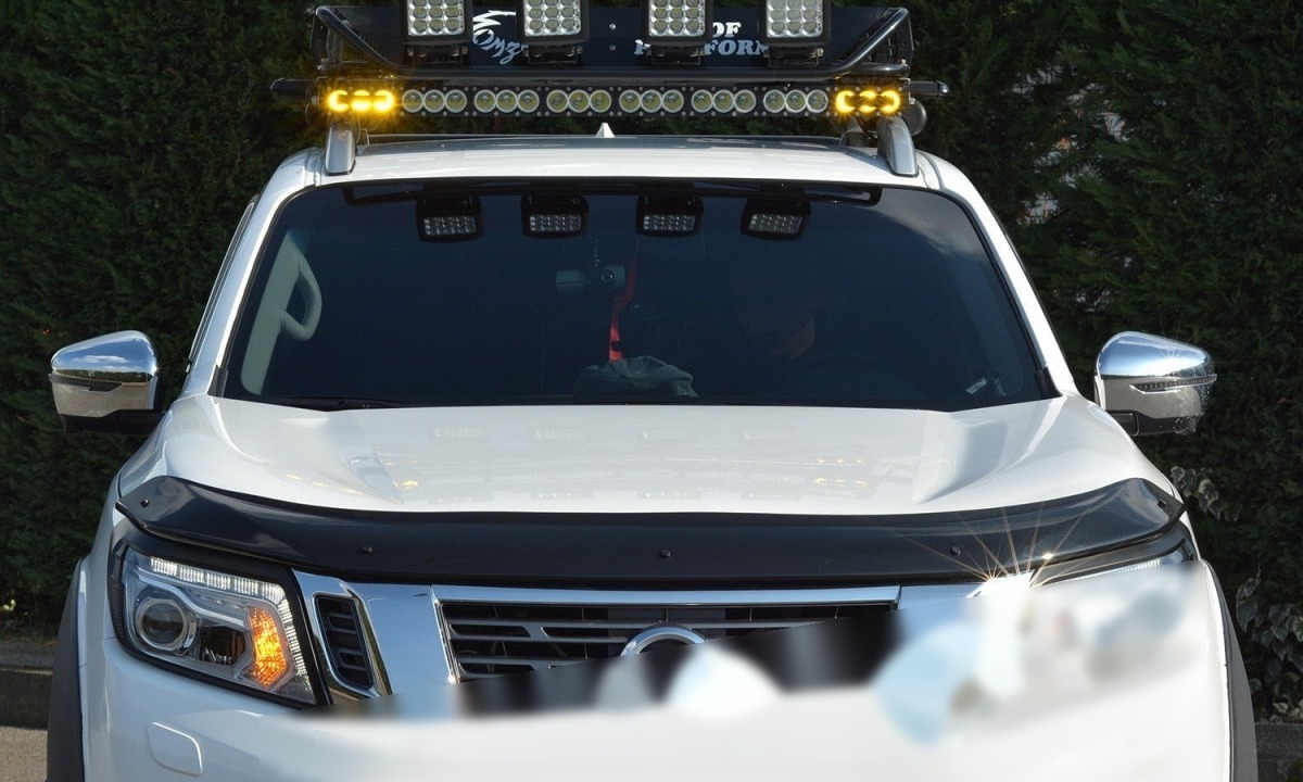Nissan Navara Bonnet Protector (2015-2022) 4 Nissan Navara NP300 (D23) 2015-2022 bonnet protector