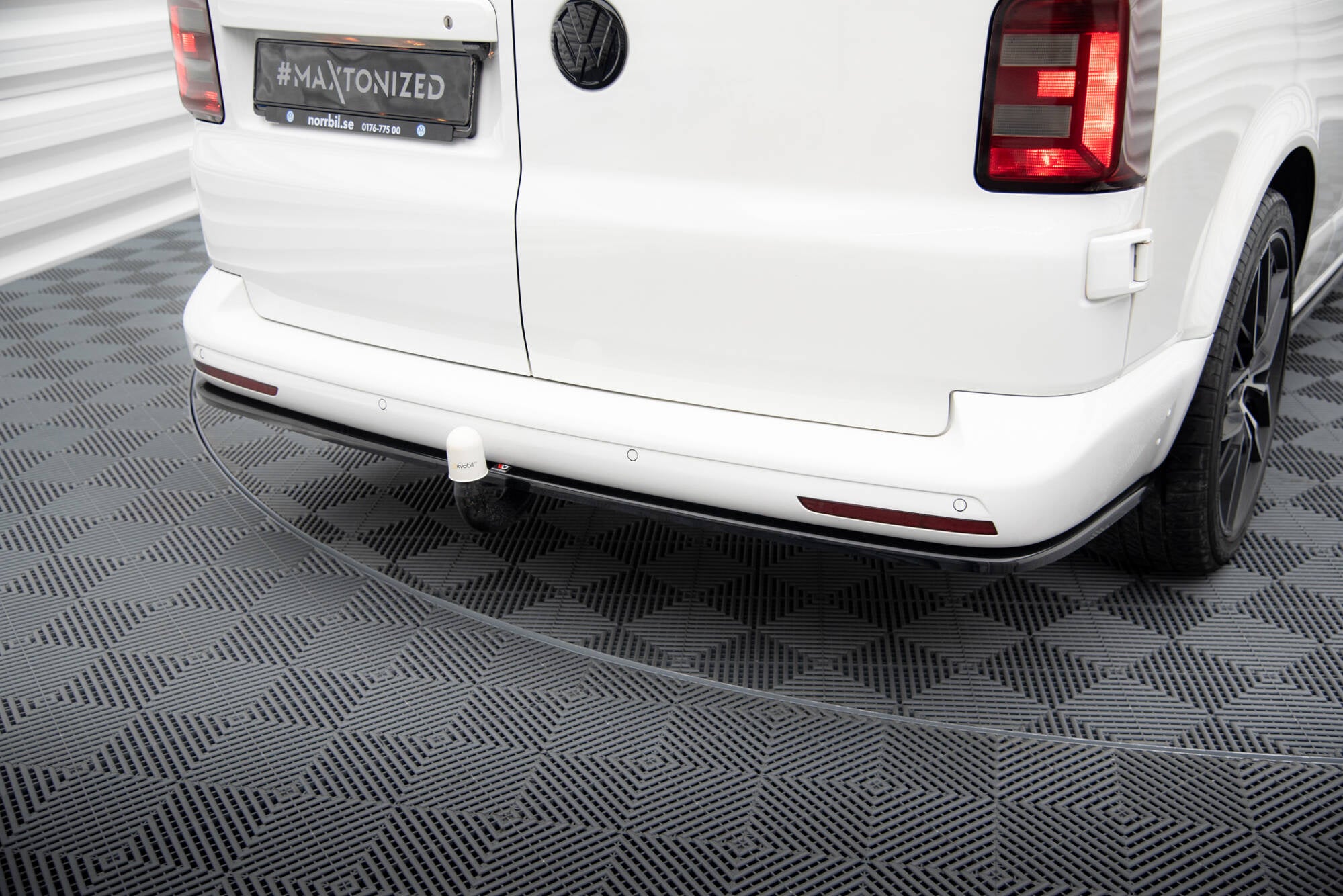 Maxton Design Rear Splitter for Volkswagen T6 / T6.1 Long (2015-2023) 1 Maxton Design Rear Splitter for Volkswagen VW-T6F-LONG-RD1G