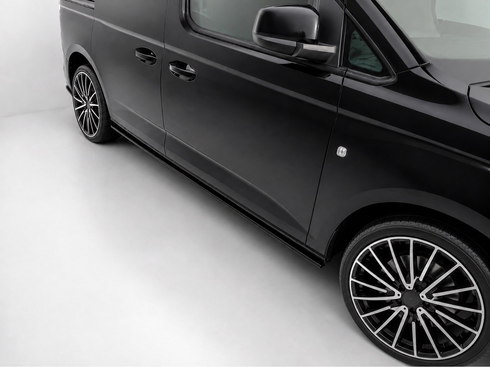 Side Skirts Extensions Volkswagen Caddy Mk5 / Ford Transit Connect L1 Mk3 (2021-) 2 Side Skirts Extensions Volkswagen Caddy Mk5 / Ford Transit Connect L1 Mk3 (2021-) - Image 2