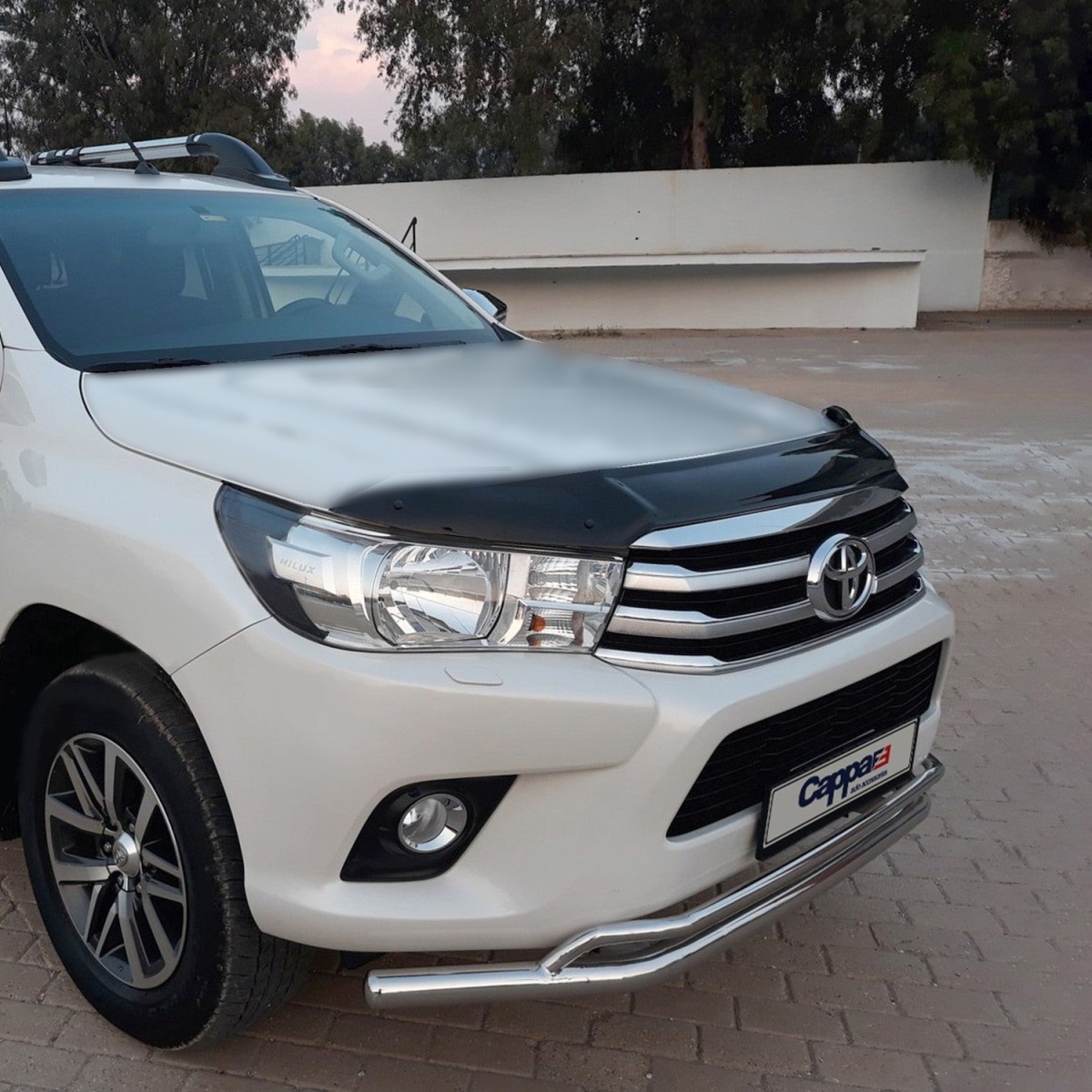 Toyota Hilux Bonnet Protector (2016-2019) 4 Toyota Hilux Mk8 2016-2019 bonnet protector